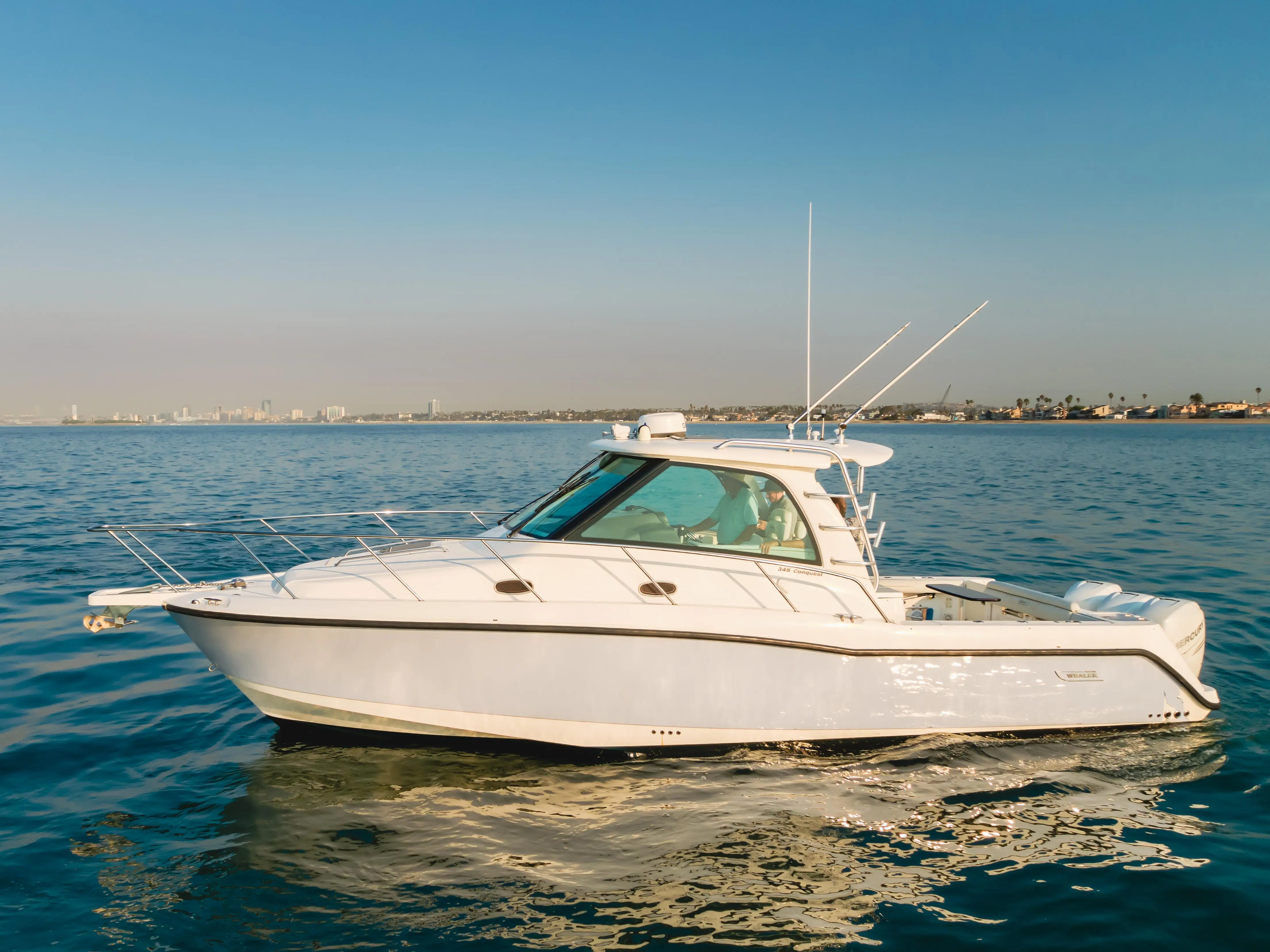 2009 Boston Whaler defiance 34