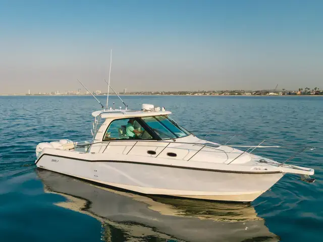 Boston Whaler 34'