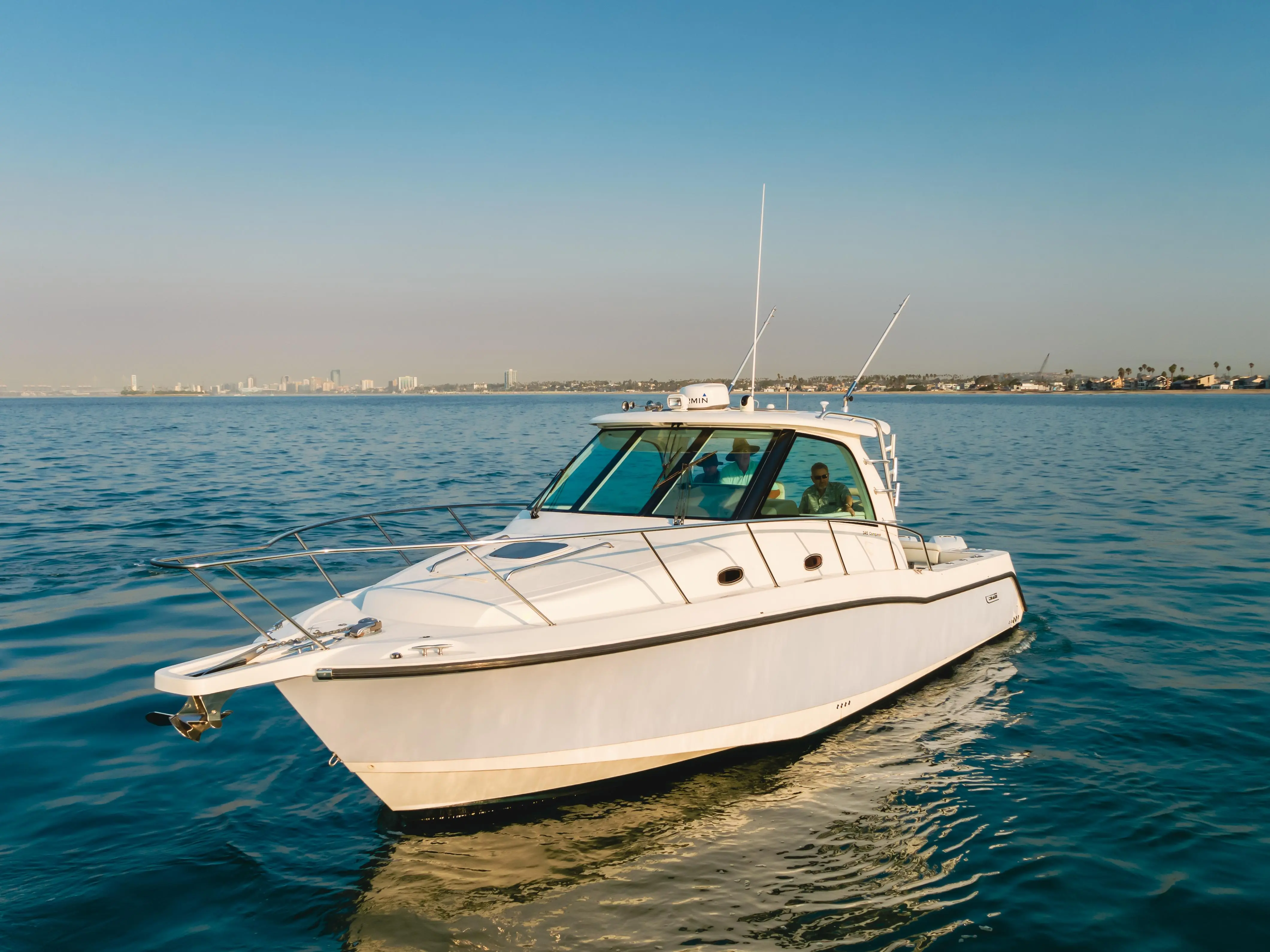 2009 Boston Whaler defiance 34