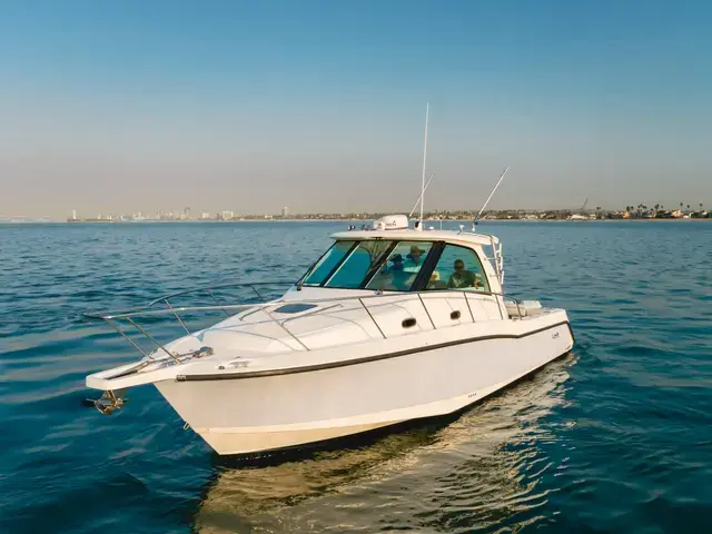 Boston Whaler 34'