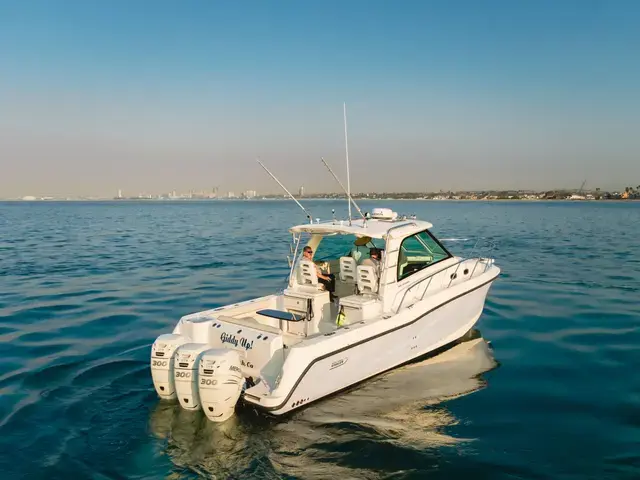 Boston Whaler 34'