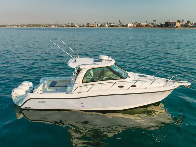 Boston Whaler 34'