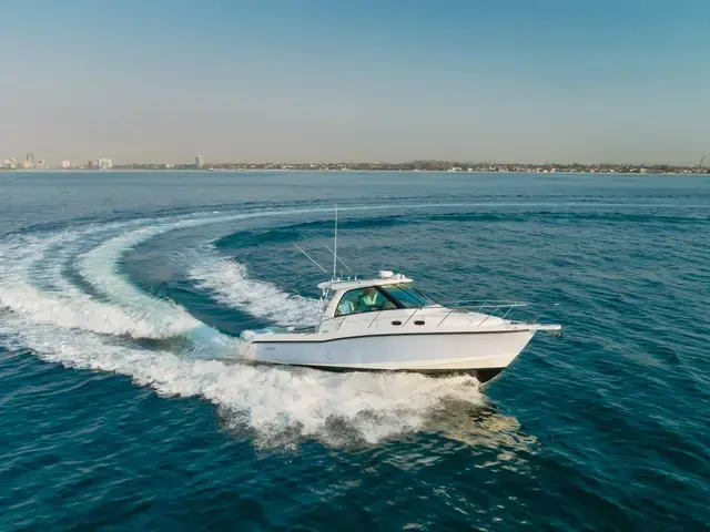 Boston Whaler 34'