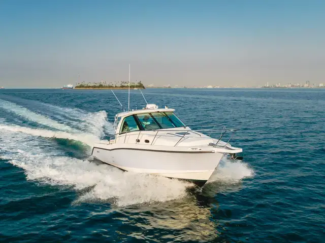 Boston Whaler 34'