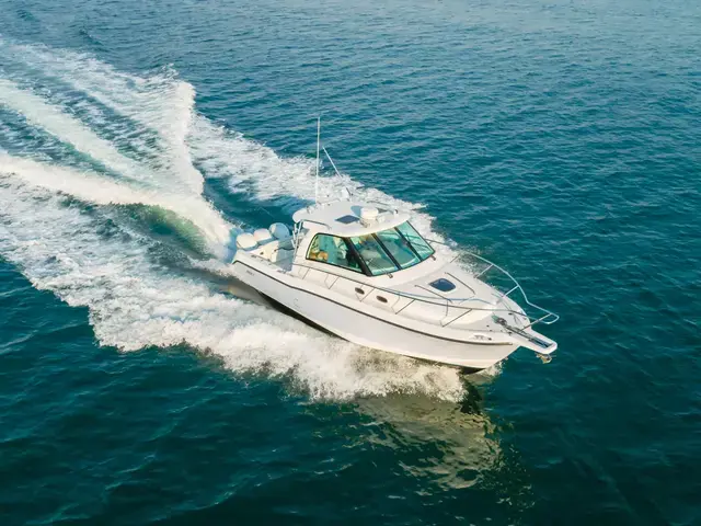 Boston Whaler 34'