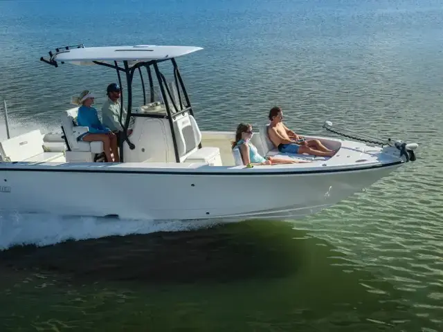 Pathfinder Boats 2400 TRS