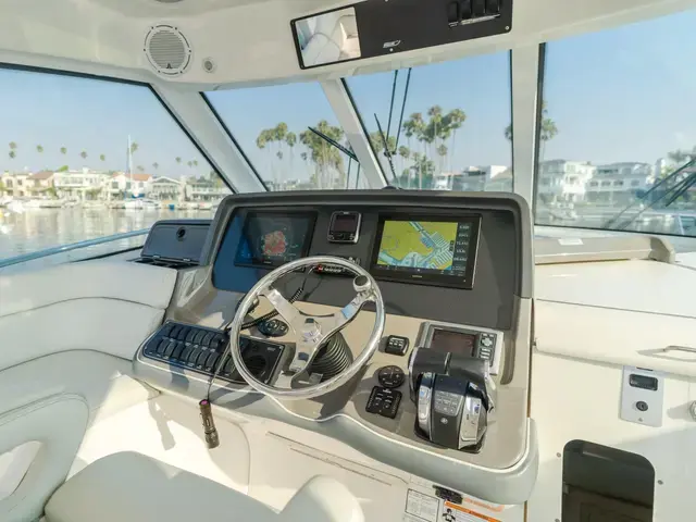 Boston Whaler 34'