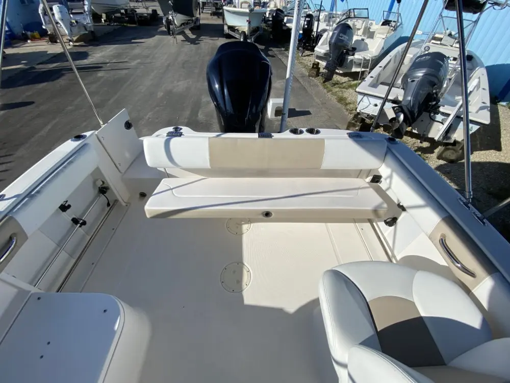 2019 Robalo 22 dc