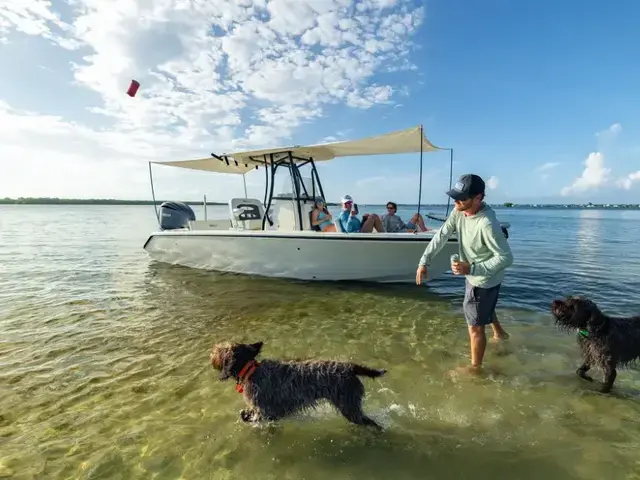 Pathfinder Boats 2400 TRS