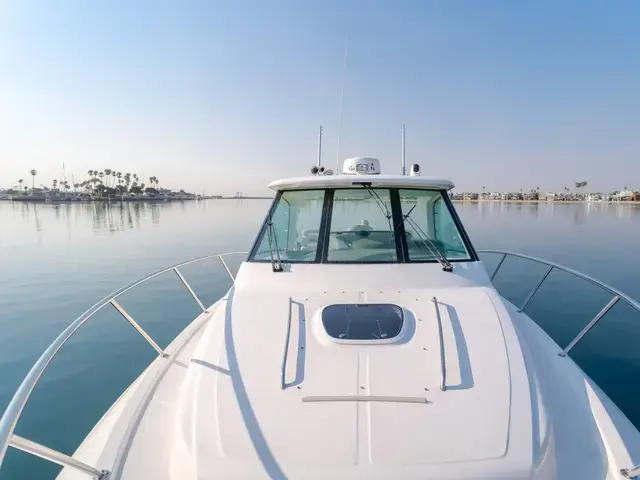 Boston Whaler 34'