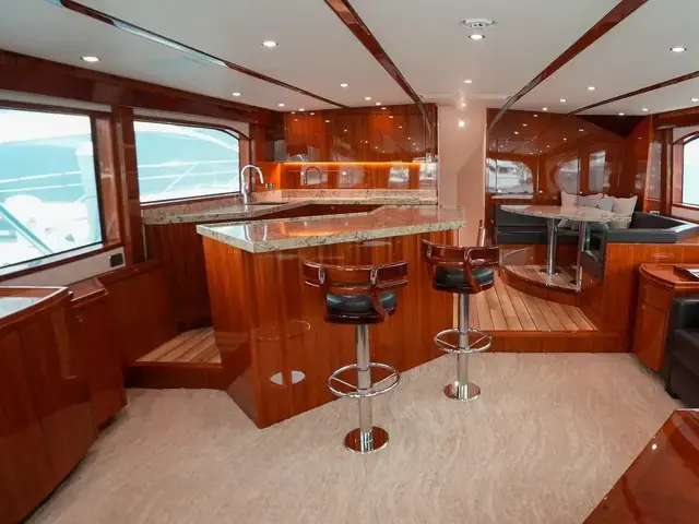 Hatteras 70'