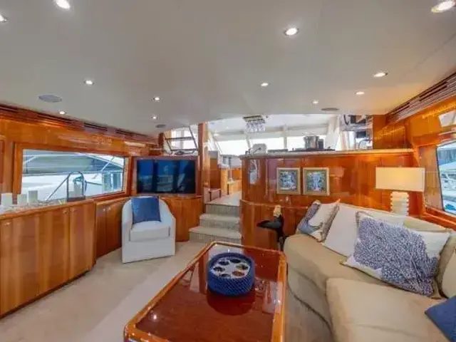 Hatteras 64'