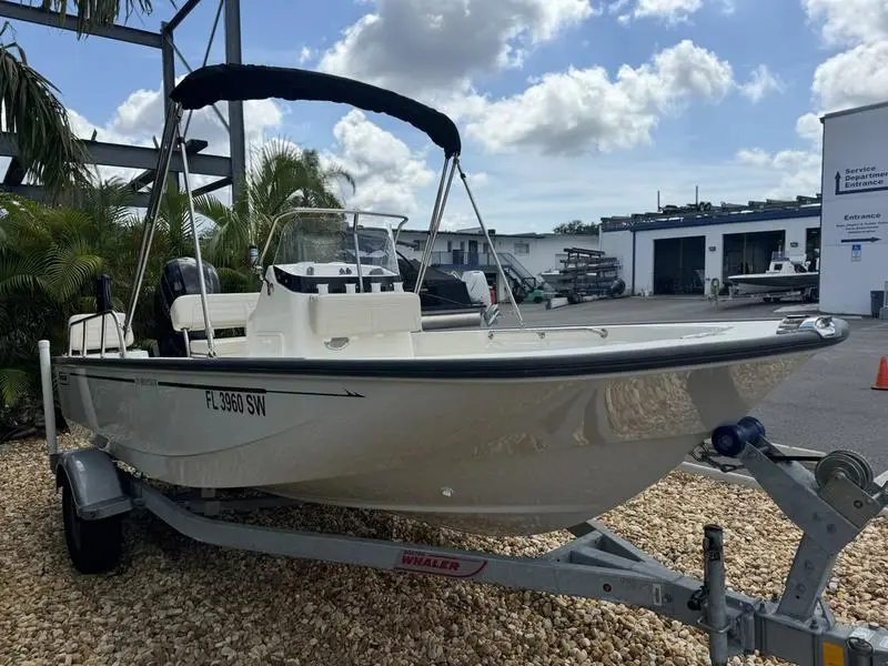 2021 Boston Whaler 170 montauk