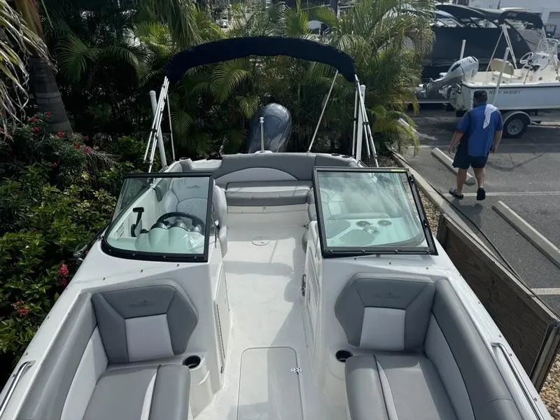 2022 Nauticstar 223 dc