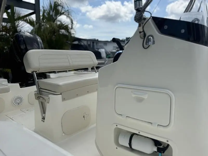 2021 Boston Whaler 170 montauk