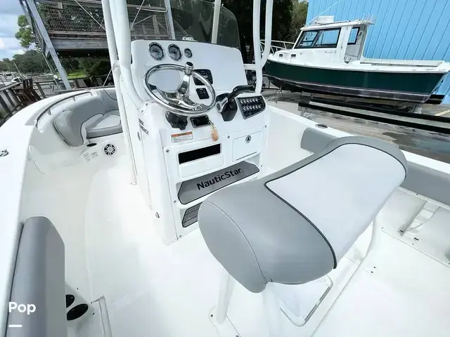 Nauticstar 2102 Legacy