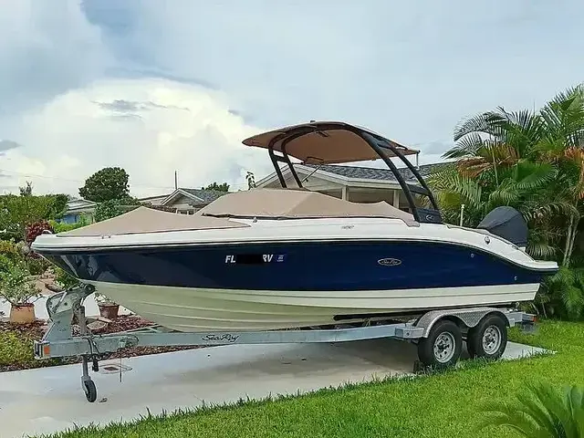 Sea Ray 210 SPX