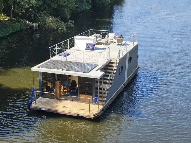 Campi 460 Houseboat