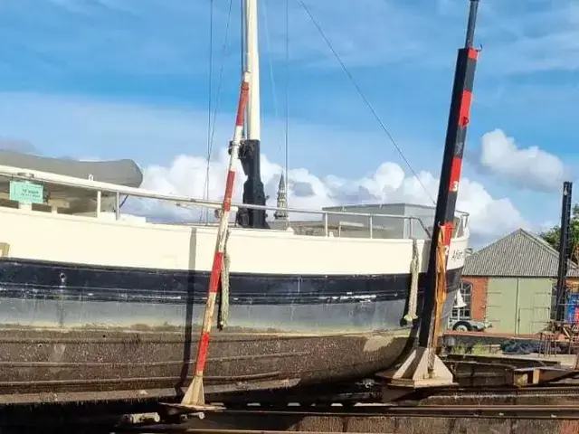 (varend Woonschip) Luxemotor