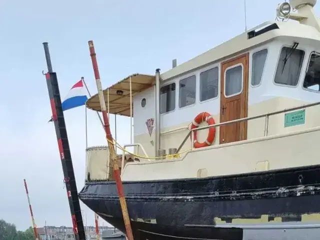 (varend Woonschip) Luxemotor