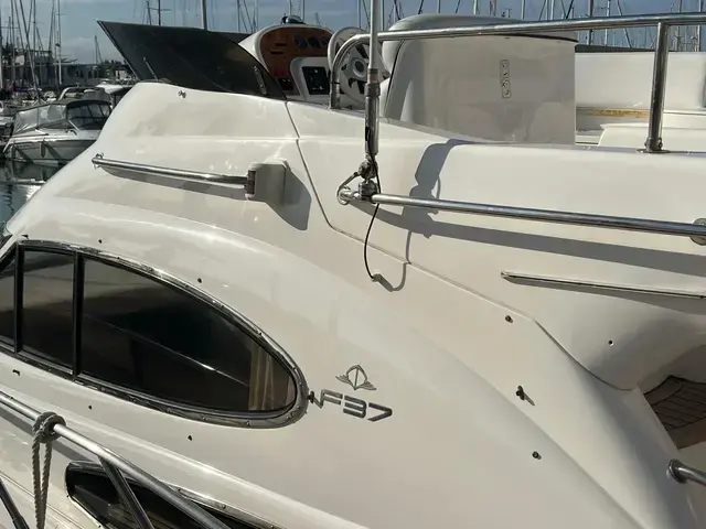 Sealine F 37