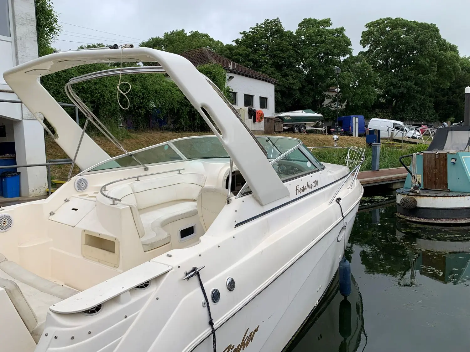 2001 Rinker 270 fiesta vee