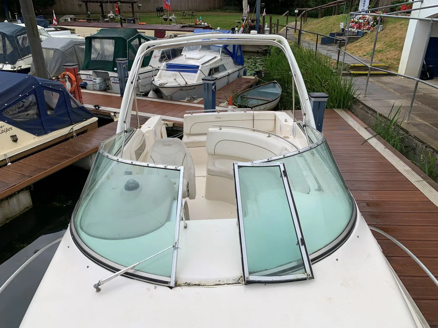 2001 Rinker 270 fiesta vee