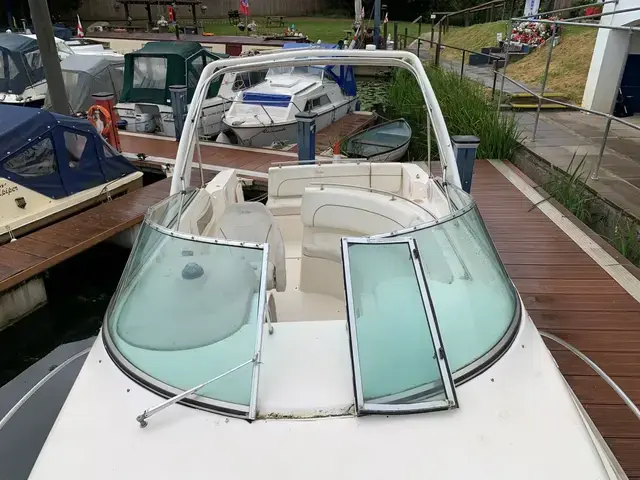 Rinker 270 Fiesta Vee