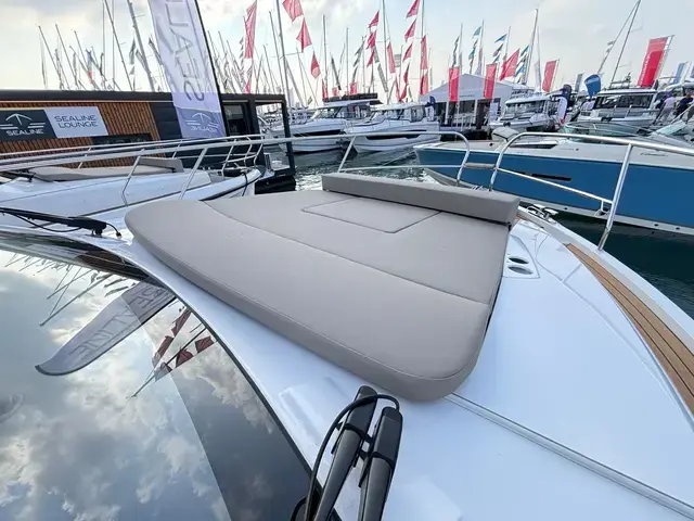 Sealine C 335v