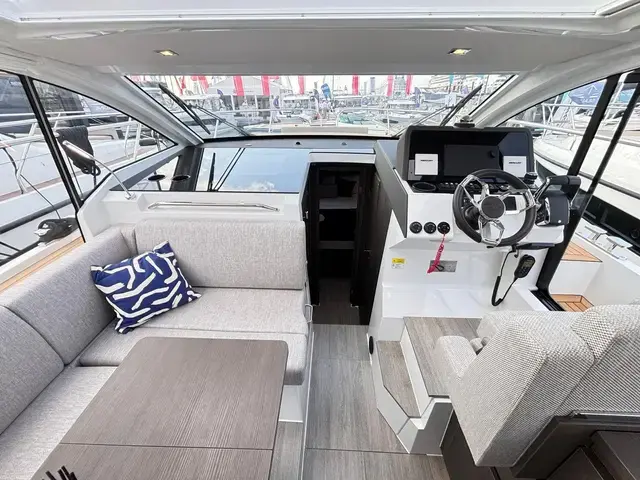 Sealine C 335v