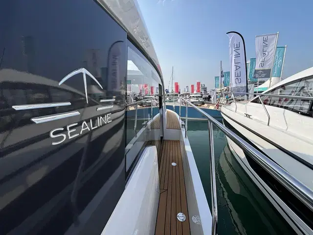 Sealine C 335v