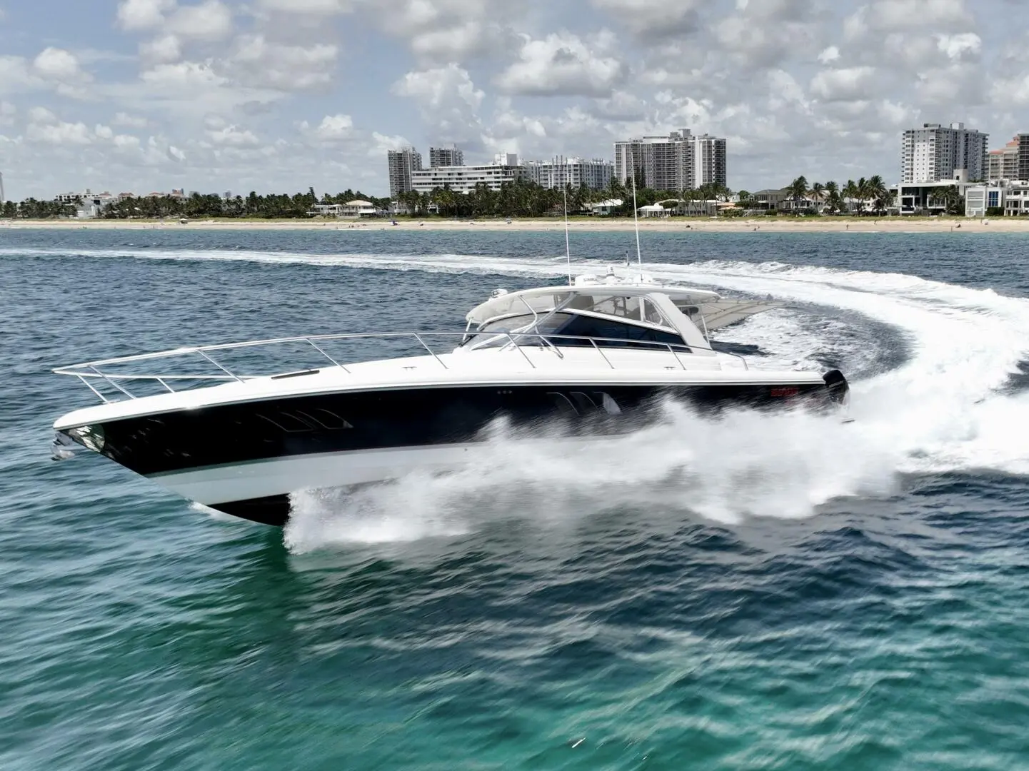 2007 Intrepid sport yacht