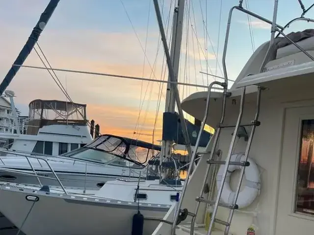 Hatteras 36 Convertable