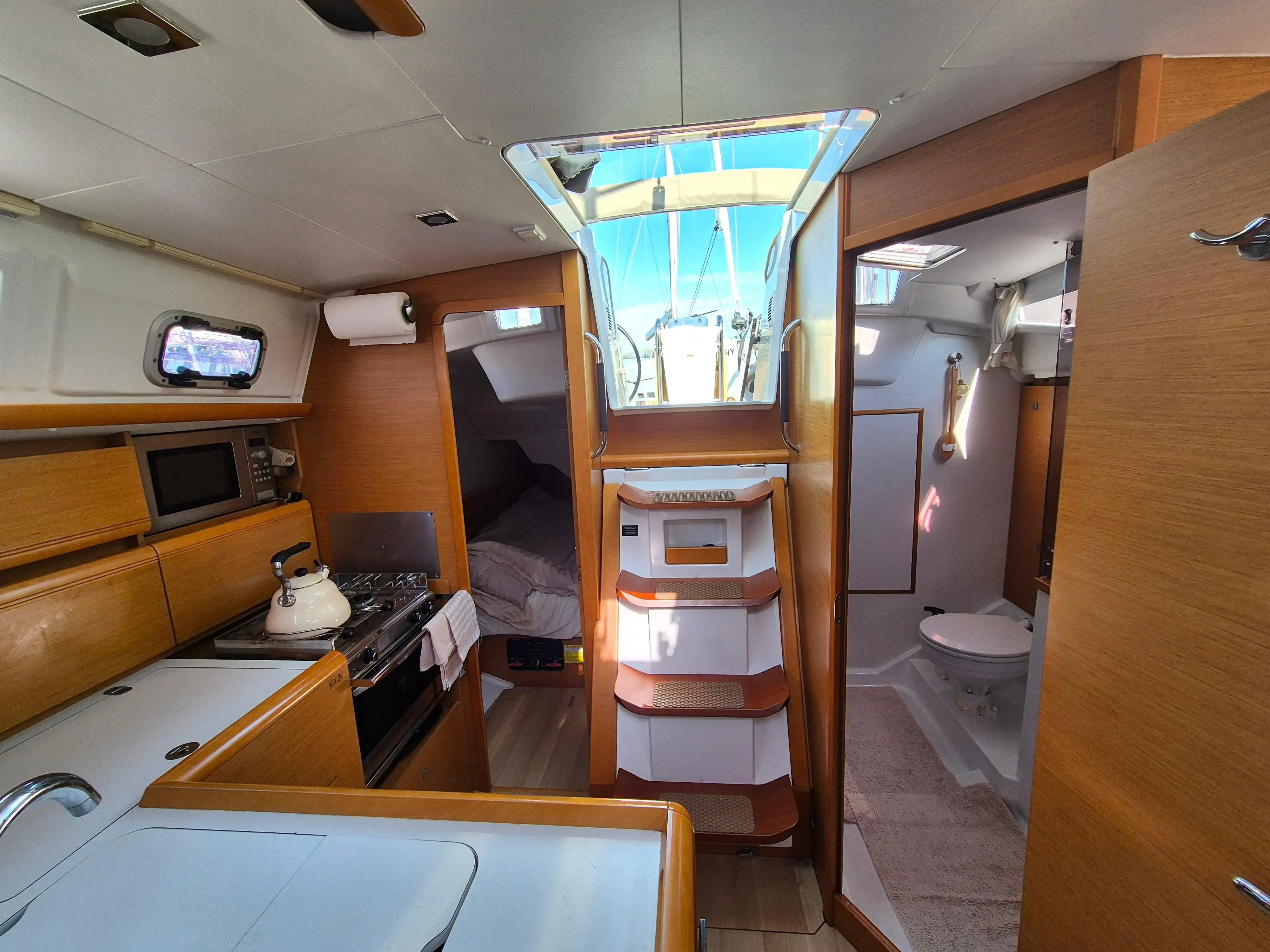 2015 Jeanneau sun odyssey 379