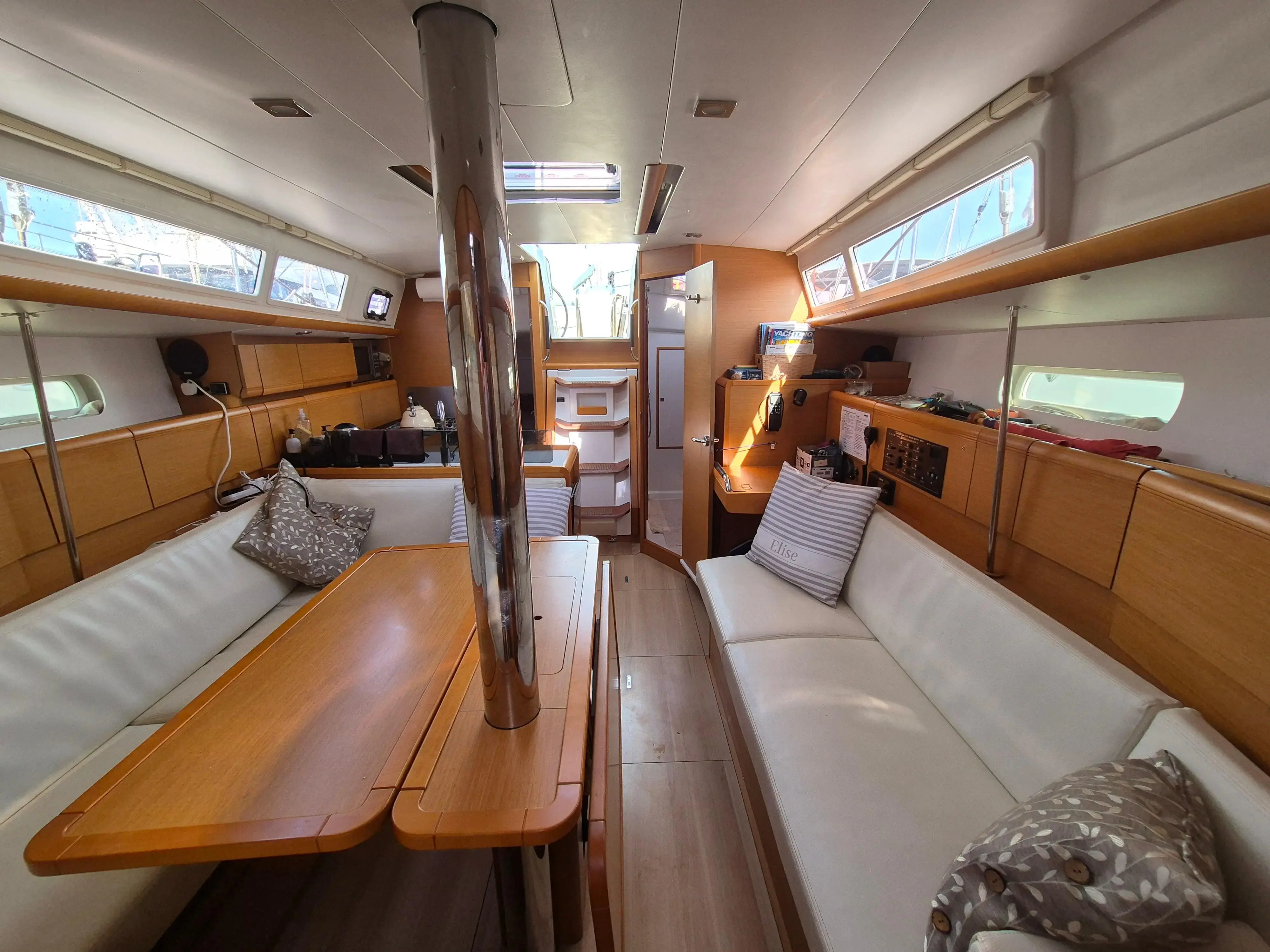 2015 Jeanneau sun odyssey 379