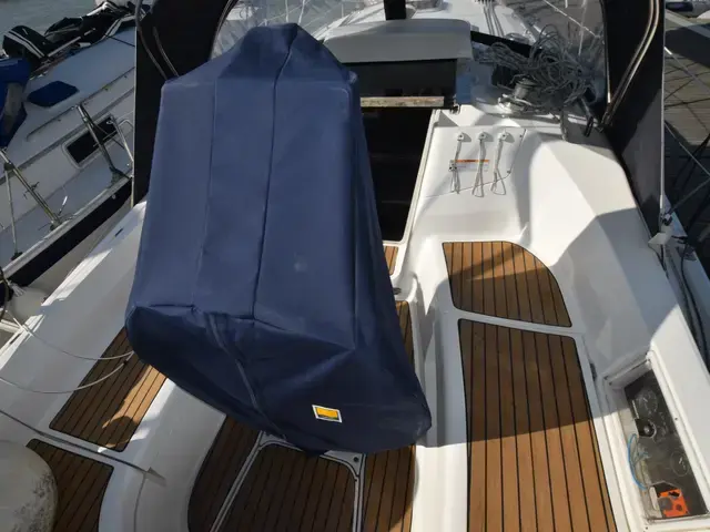 Legend 33 - Bilge keel