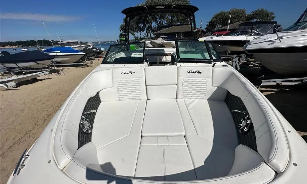 2021 Sea Ray spx 230