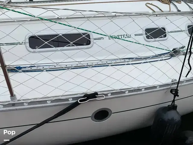 Beneteau Oceanis 300