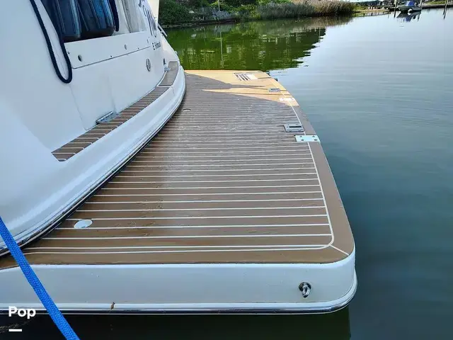 Rinker 320 Fiesta Vee