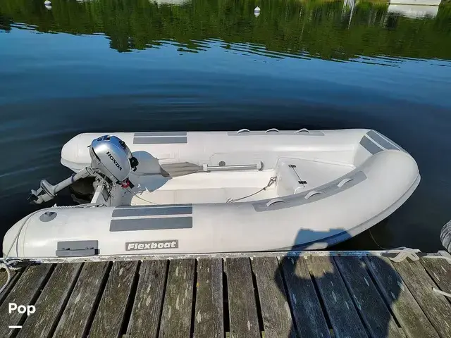 Rinker 320 Fiesta Vee