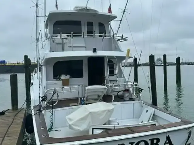 Hatteras 72