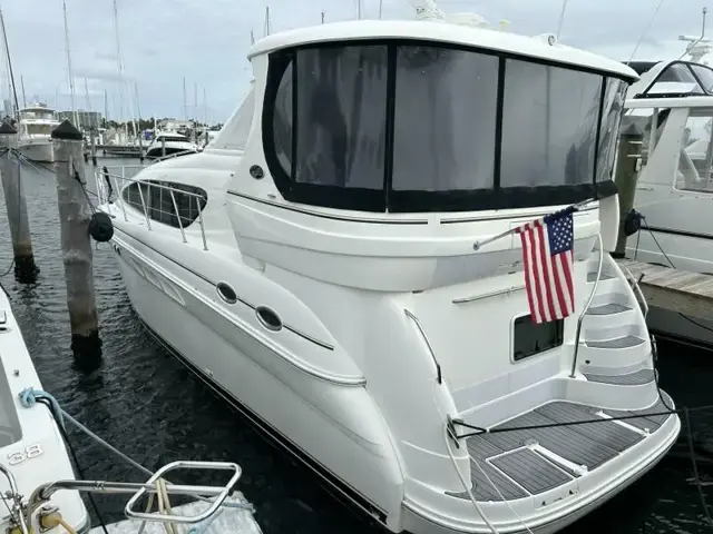 Sea Ray Motor Yacht