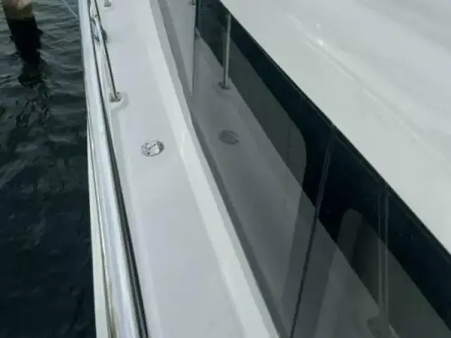 Sea Ray Motor Yacht