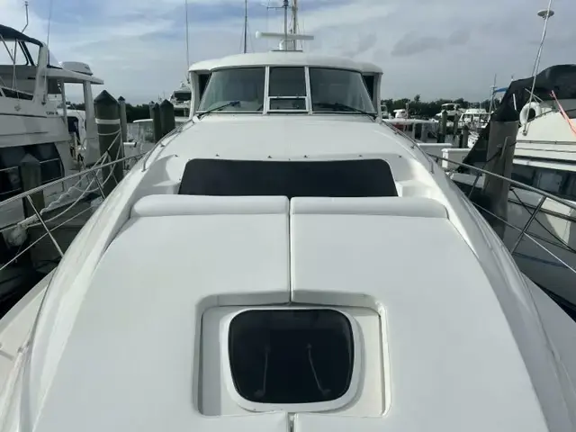 Sea Ray Motor Yacht