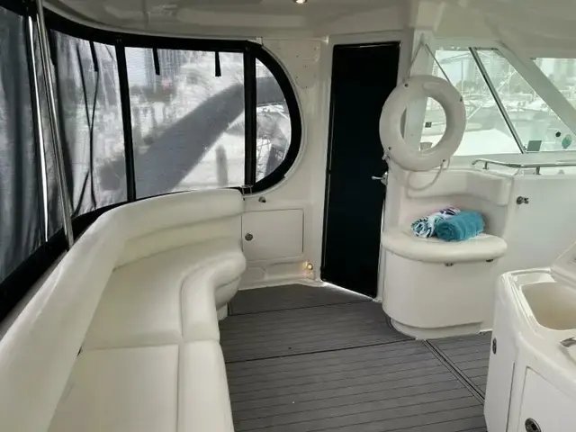 Sea Ray Motor Yacht