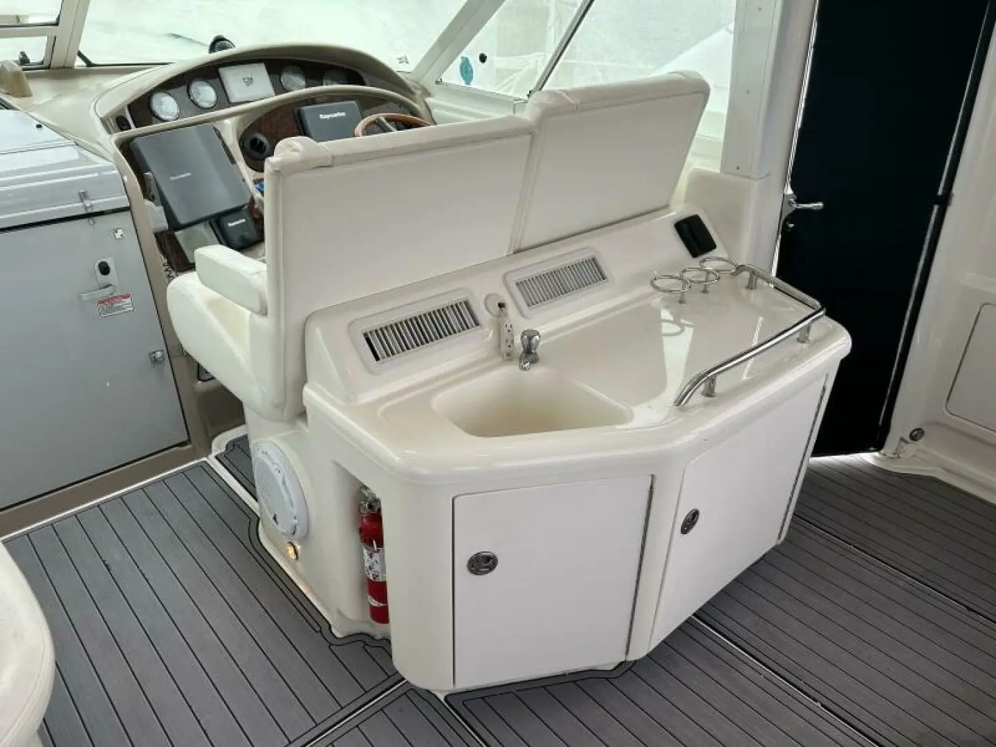 2004 Sea Ray motor yacht