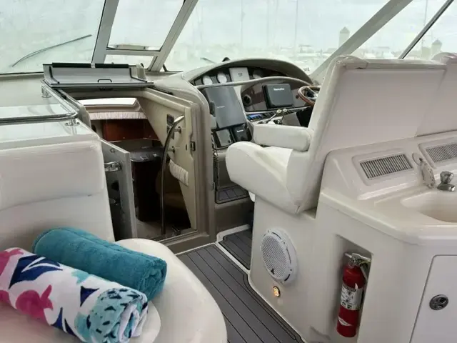 Sea Ray Motor Yacht