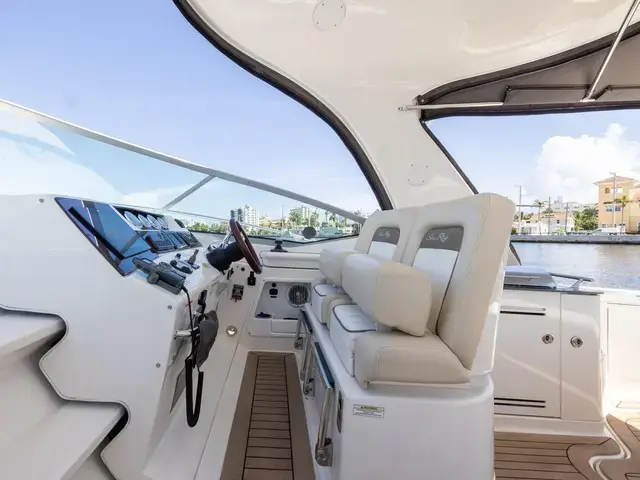 Sea Ray 37'