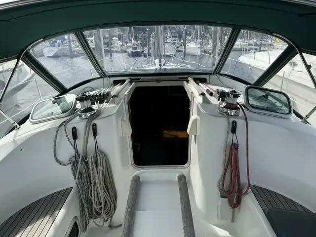 Beneteau Oceanis 381