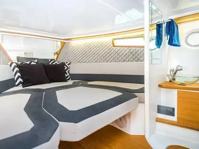 Alfastreet 32 cabin